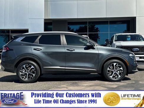 Used 2023 Kia Sportage EX image 3