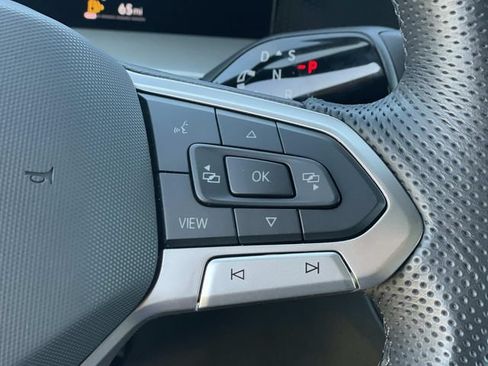 Used 2026 Volkswagen Tiguan SE R-Line FWD image 9