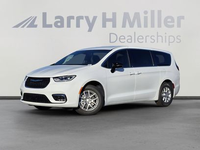 New 2026 Chrysler Pacifica Select