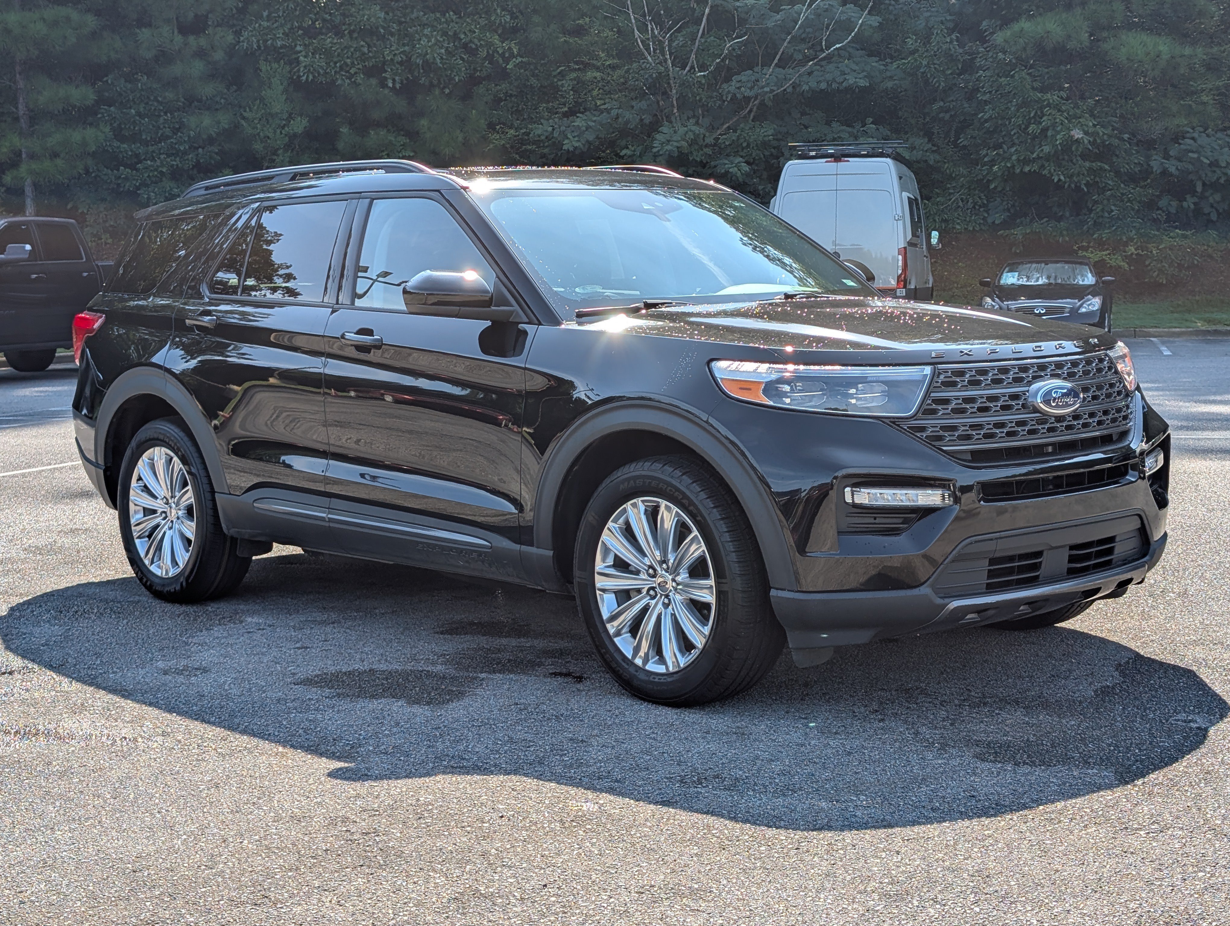 Used 2022 Ford Explorer XLT w/ Equipment Group 202A AWD/4WD image 11