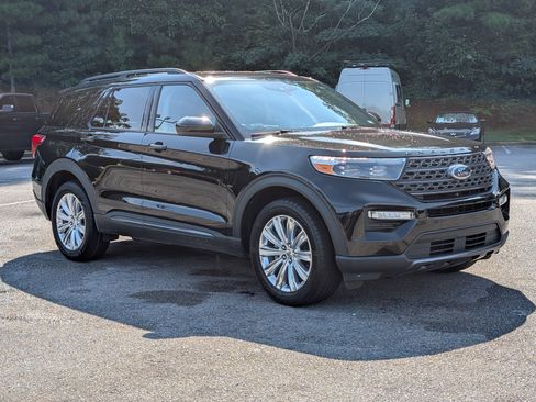 Used 2022 Ford Explorer XLT w/ Equipment Group 202A AWD/4WD image 11