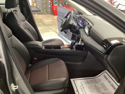 Used 2025 Nissan Kicks SR AWD/4WD image 28