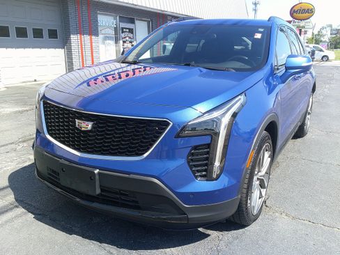 Used 2021 Cadillac XT4 Sport w/ Cold Weather Package AWD/4WD image 3