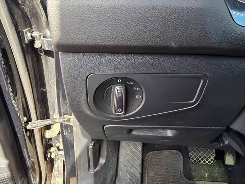 Used 2024 Volkswagen Tiguan SE image 17