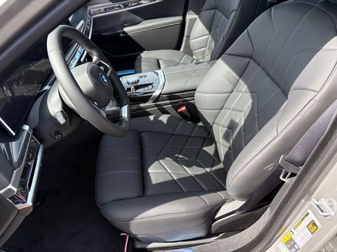 Used 2025 BMW i7 xDrive60 w/ Premium Package image 12