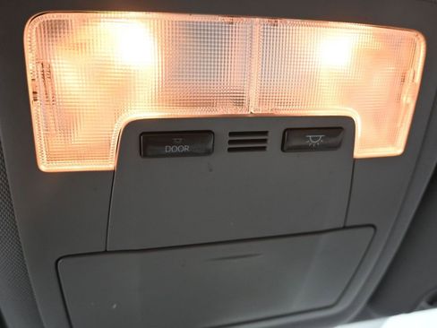 Used 2018 Toyota Highlander LE image 40