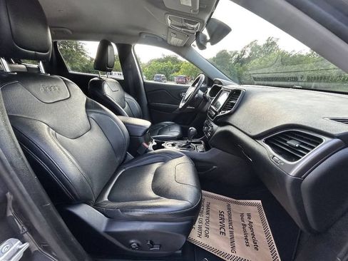 Used 2019 Jeep Cherokee Limited FWD image 16