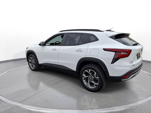Used 2025 Chevrolet Trax LT FWD image 6
