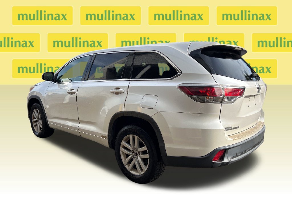 Used 2016 Toyota Highlander LE FWD image 3
