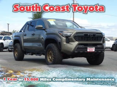 Used 2024 Toyota Tacoma TRD Off-Road w/ TRD Off Road Upgrade Package AWD/4WD image 2