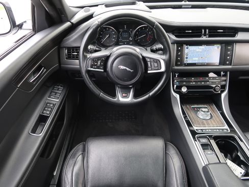 Used 2016 Jaguar XF S RWD image 14