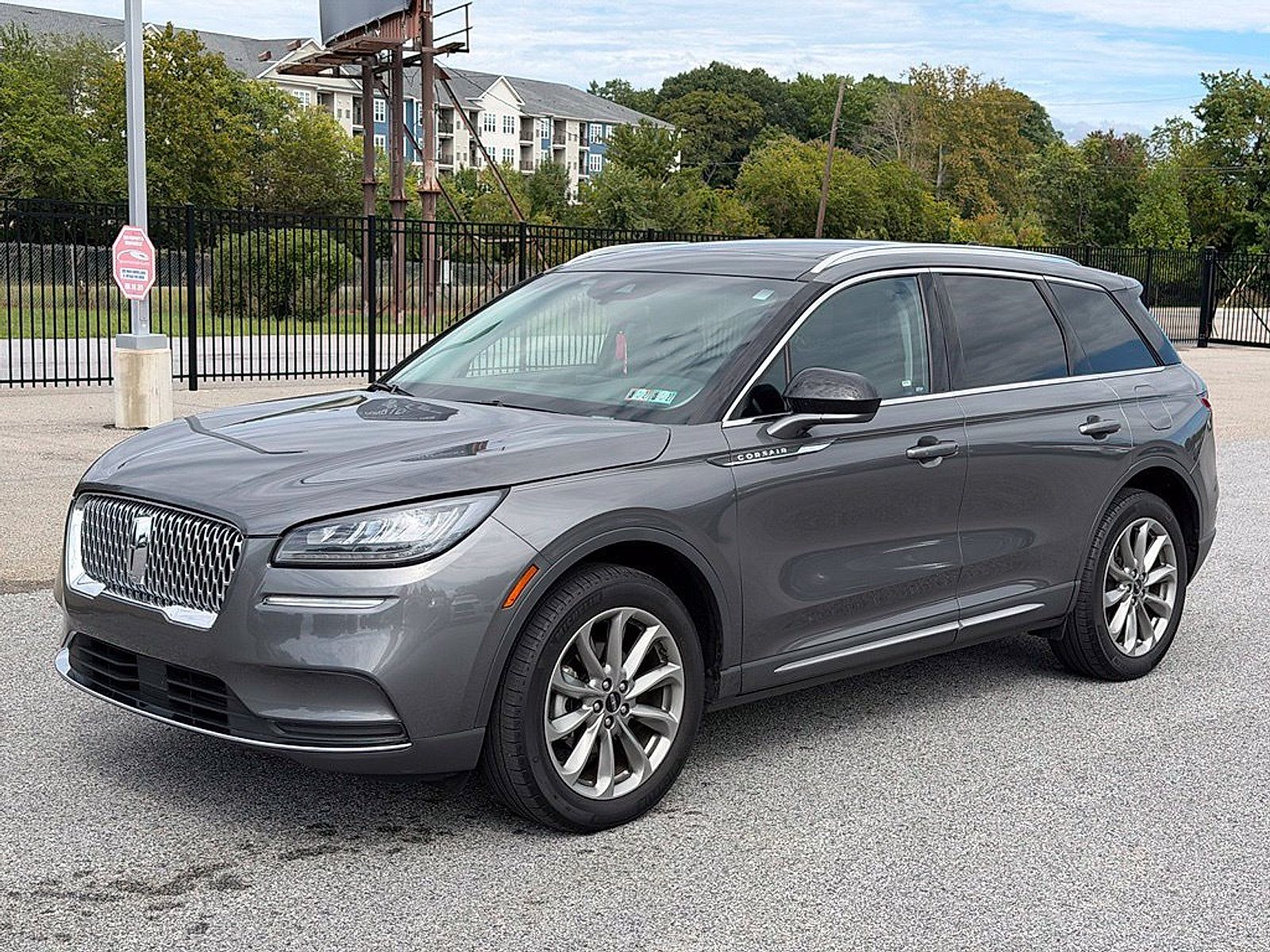 Used 2022 Lincoln Corsair AWD w/ Premium Package image 3