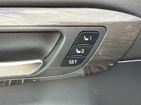Used 2022 Toyota Highlander Limited FWD image 23
