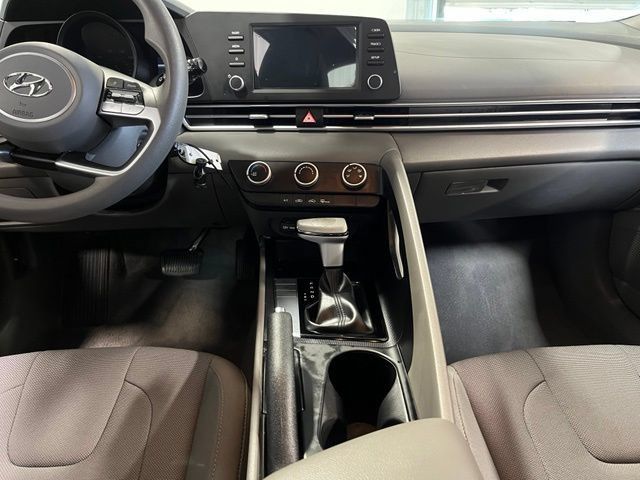 Used 2023 Hyundai Elantra SE FWD image 21