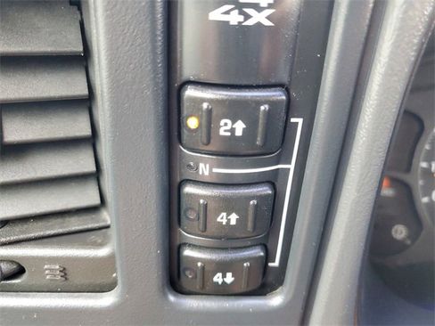 Used 2003 GMC Sierra 2500 SLE w/ Skid Plate Package image 11