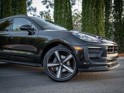 Used 2023 Porsche Macan Turbo image 7