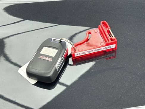 Used 2023 GMC Terrain SLE w/ Driver Convenience Package image 43