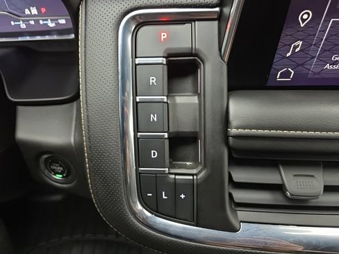 Used 2023 GMC Yukon SLT AWD/4WD image 34
