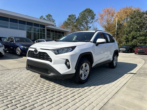 Used 2020 Toyota RAV4 XLE image 2