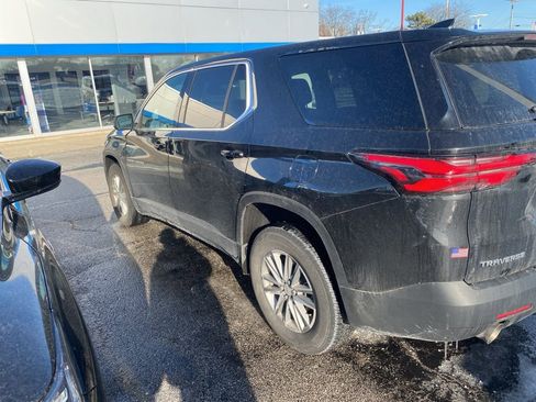 Used 2023 Chevrolet Traverse LS image 2