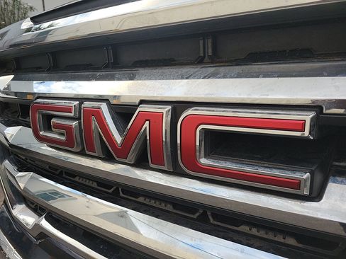 Used 2020 GMC Sierra 1500 SLE w/ SLE Value Package image 24