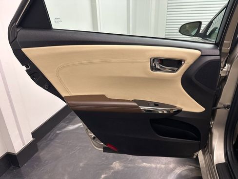 Used 2015 Toyota Avalon XLE Touring image 10