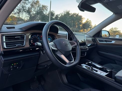 Used 2024 Volkswagen Atlas SE image 36