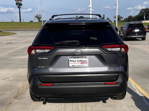 Used 2019 Toyota RAV4 LE FWD image 4