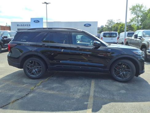 New 2026 Ford Explorer ST-Line w/ ST-Line Street Pack RWD image 4