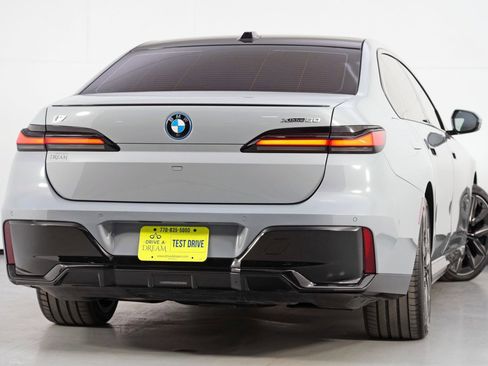 Used 2024 BMW i7 xDrive60 w/ Premium Package image 5