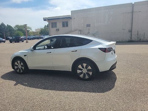 Used 2022 Tesla Model Y Long Range AWD/4WD image 19