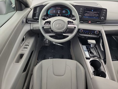 Certified 2025 Hyundai Elantra Hybrid FWD image 10
