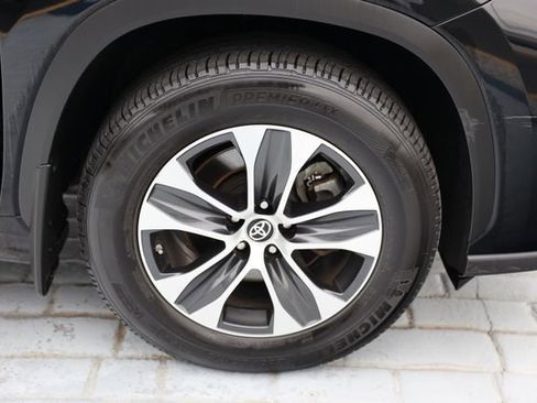 Used 2021 Toyota Highlander XLE image 48