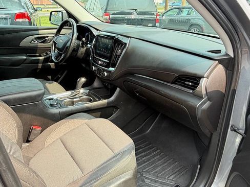 Used 2018 Chevrolet Traverse LT FWD image 8
