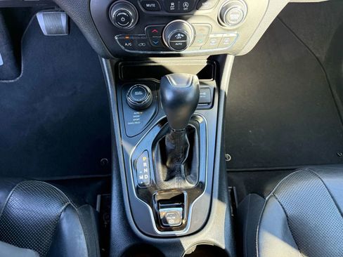 Used 2019 Jeep Cherokee Limited image 19