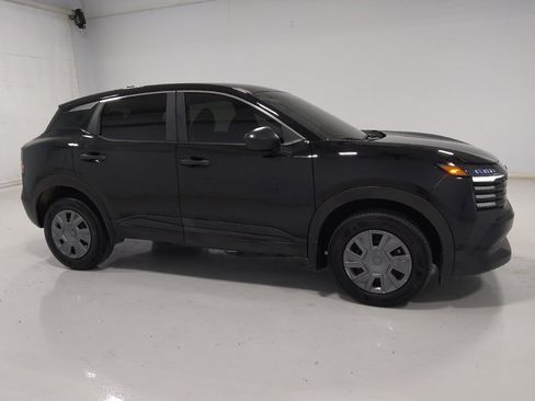 Used 2025 Nissan Kicks S FWD image 11