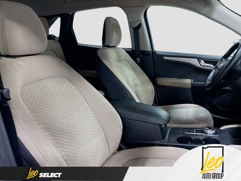 Used 2020 Ford Escape SE FWD image 29