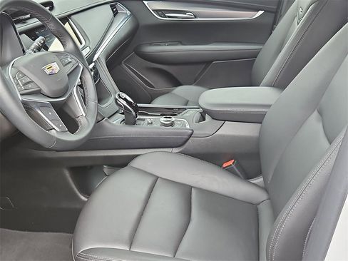Used 2025 Cadillac XT5 Luxury image 17