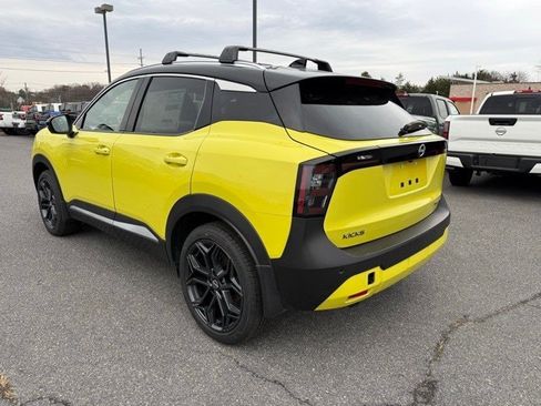 New 2025 Nissan Kicks SR image 7