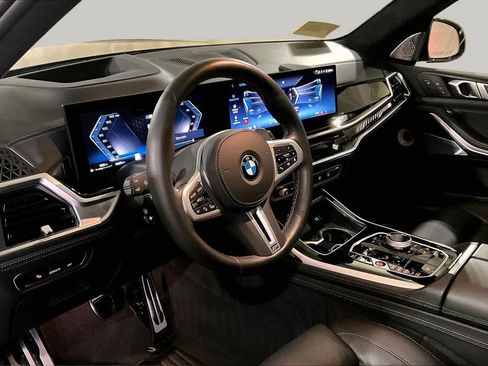 Certified 2025 BMW X7 M60i AWD/4WD image 17