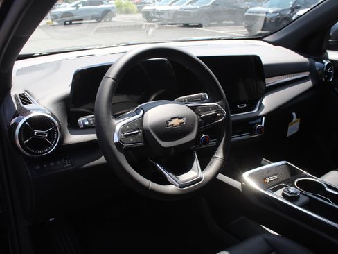 New 2027 Chevrolet Equinox LT w/ Convenience Package II AWD/4WD image 10