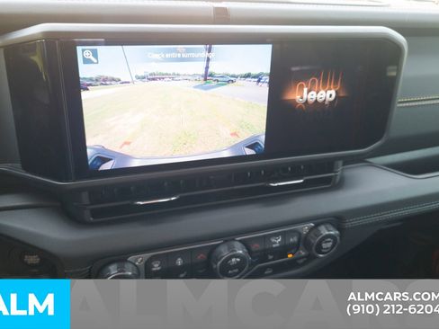 Used 2025 Jeep Gladiator Sport AWD/4WD image 23