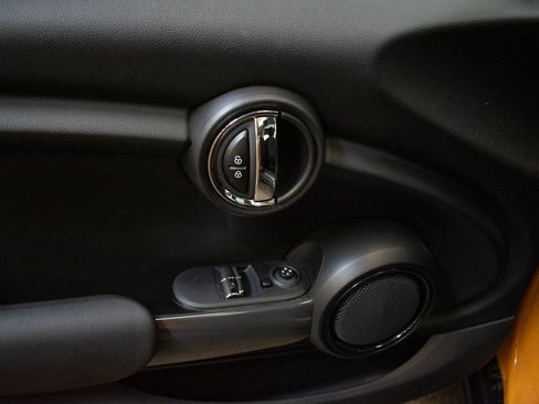 Used 2018 MINI Cooper 2-Door Hardtop image 22