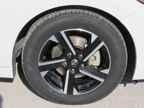Used 2024 Nissan Sentra SV FWD image 9