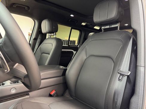 New 2025 Land Rover Defender 110 V8 image 23