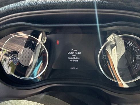 Used 2023 Dodge Challenger R/T RWD image 1