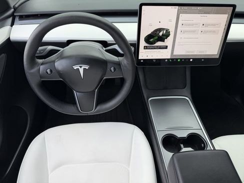 Used 2024 Tesla Model Y Long Range image 11