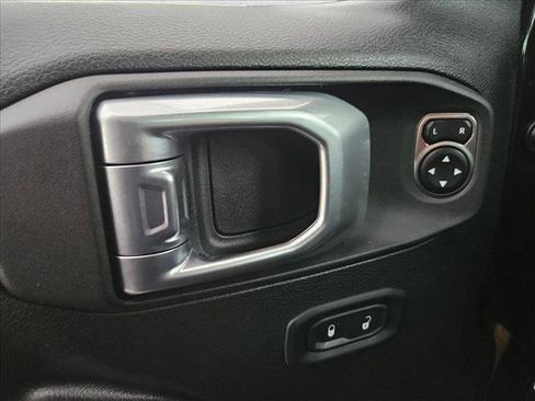 Used 2022 Jeep Gladiator Willys image 13