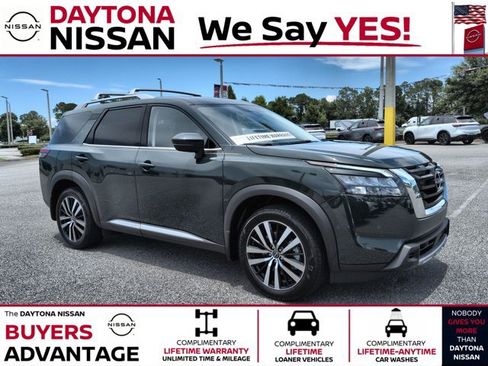 Certified 2025 Nissan Pathfinder Platinum FWD image 1