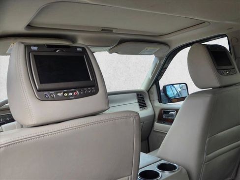 Used 2012 Lincoln Navigator 2WD image 21